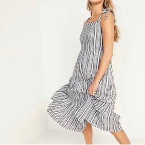 Maxi strip dress with pockets!